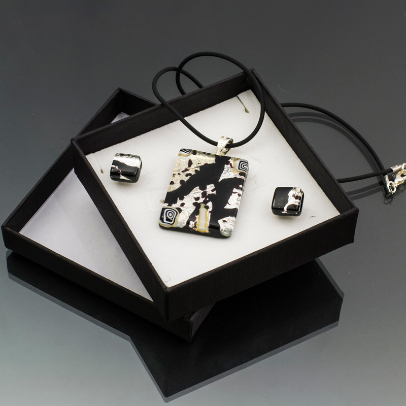Set argento, bianco e nero Set argento, bianco e nero