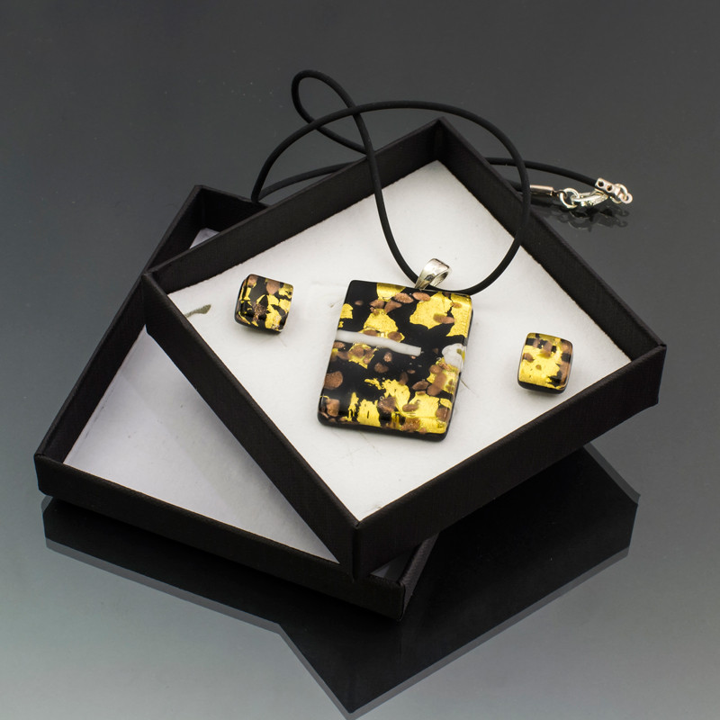 Set oro, nero e bronzo Set oro, nero e bronzo